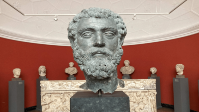 Bronze Head Dispute
