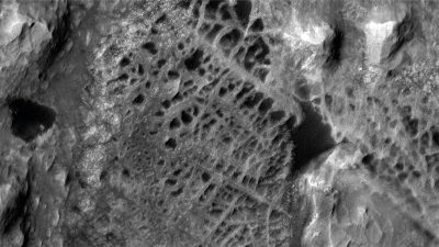 Curiosity Rover Explores Mars’ Boxwork Patterns
