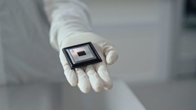 Google Unveils Willow Quantum Chip Breakthrough