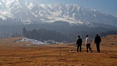 Kashmir’s Dry Weather Crisis Affects Winter Sports