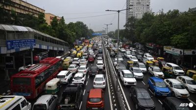 Delhi’s Fuel Ban on Old Vehicles Sparks Debate