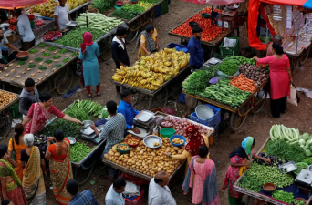 India’s Food Inflation Hits 30-Month Low in 2025